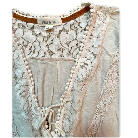 Taylor & Sage Top - Picture 2 of 2